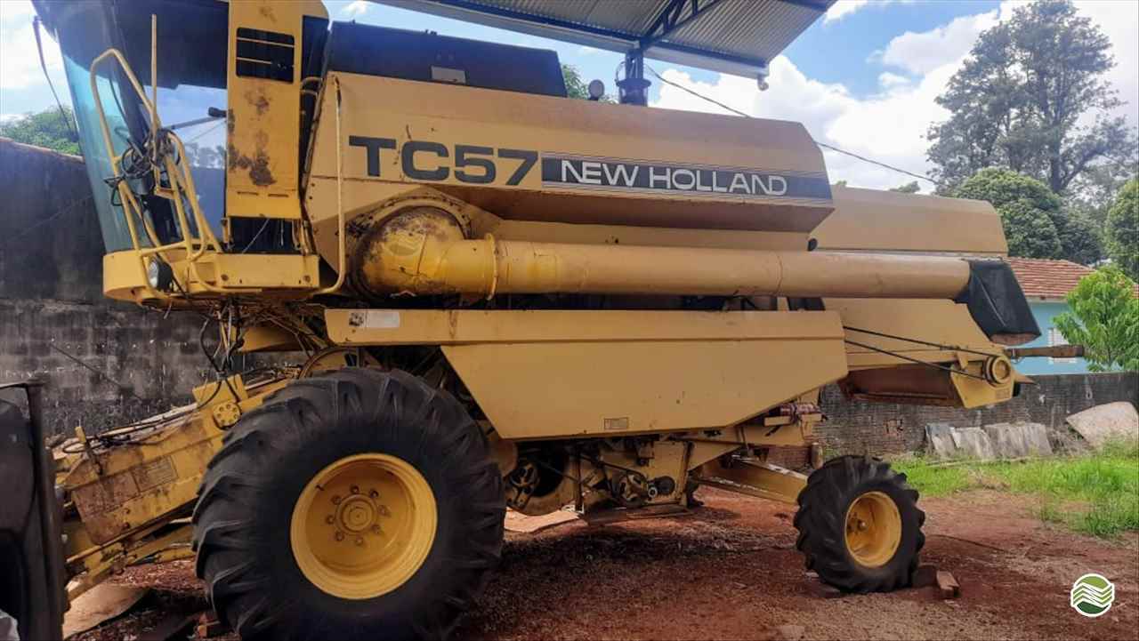 COLHEITADEIRA NEW HOLLAND TC 57 Camtrac Máquinas Agrícolas MARIALVA PARANÁ PR